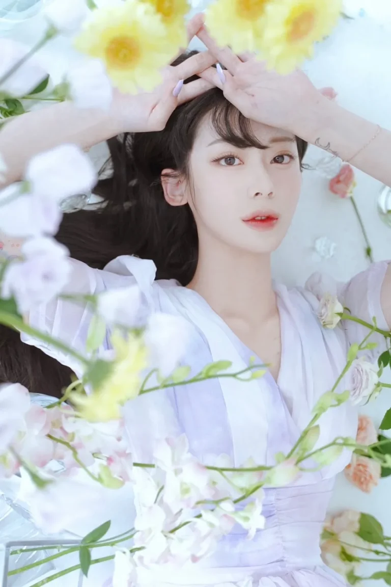 Këngëtarja 27-vjeçare vdes ndërsa familja refuzon të tregojë shkakun e vdekjes pas një ‘funerali privat’